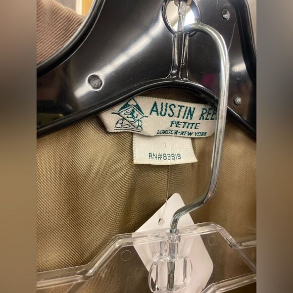 Vintage Austin Reed Sz. 10Petite Tan Pantsuit - Picture 2 of 6